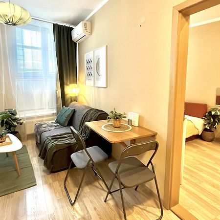 Apartment Jenny - Old Town, Free Private Parking, Ac Bratislava Exterior foto