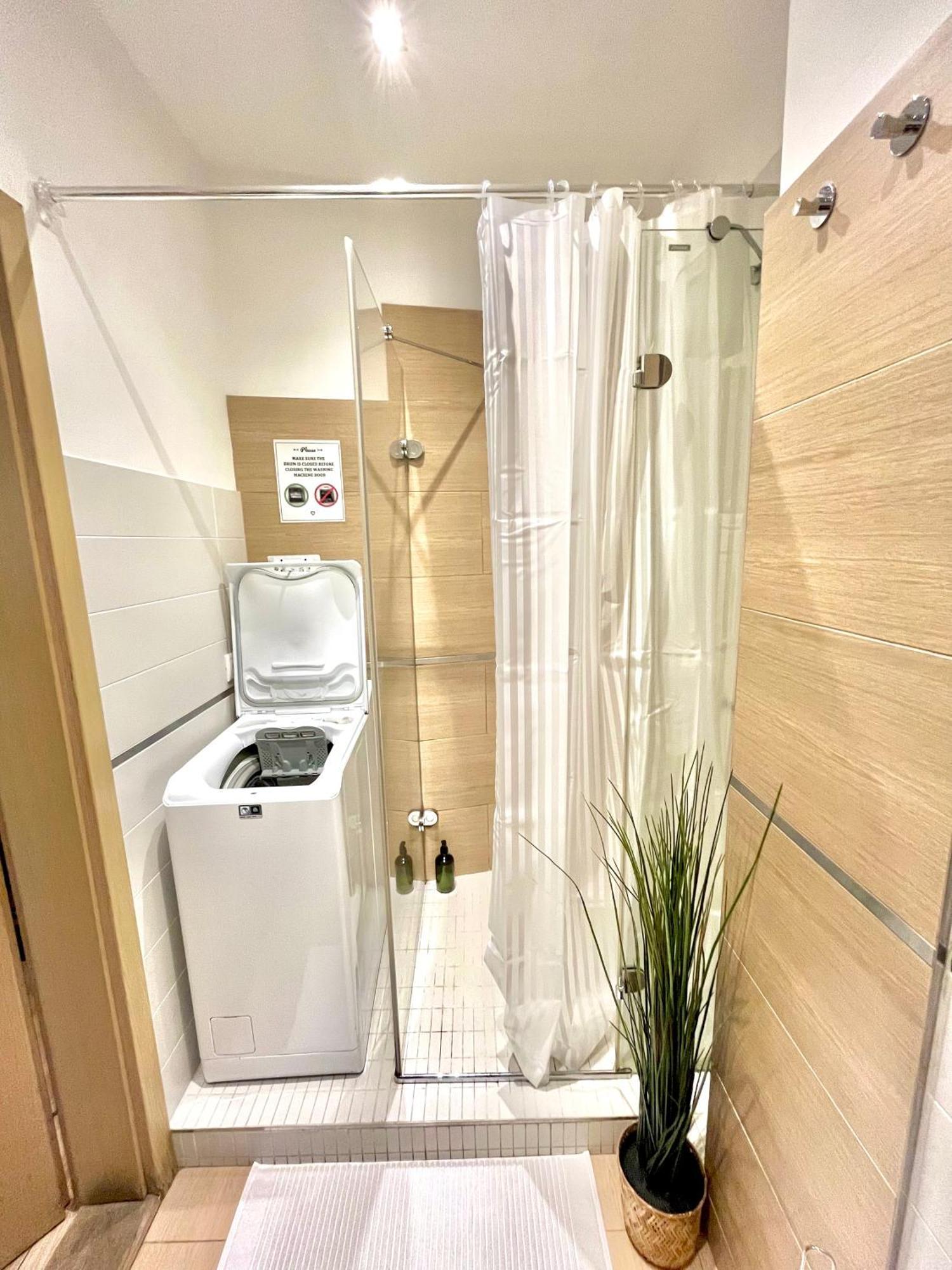 Apartment Jenny - Old Town, Free Private Parking, Ac Bratislava Exterior foto
